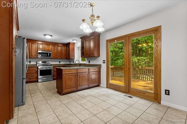9019 Silver Pine Drive, Green Oak Township, MI 48178