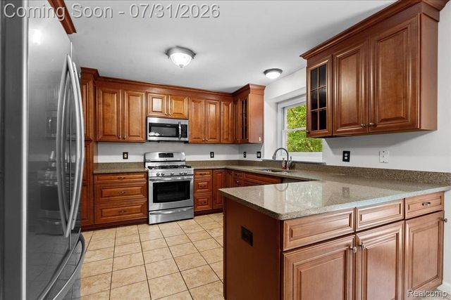 9019 Silver Pine Drive, Green Oak Township, MI 48178