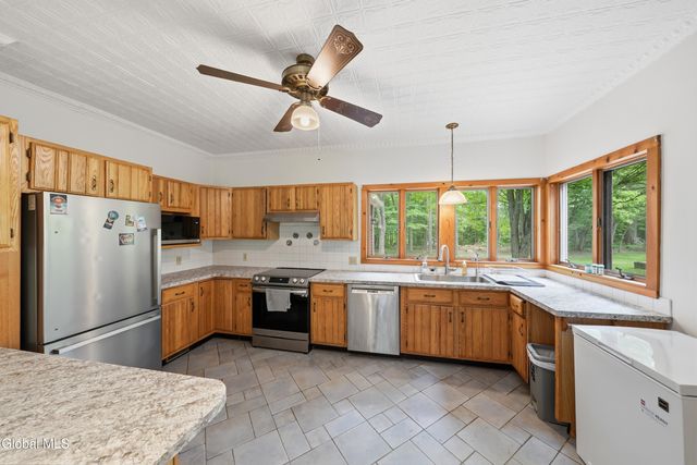 166 E Schaghticoke Road, Schaghticoke, NY 12154