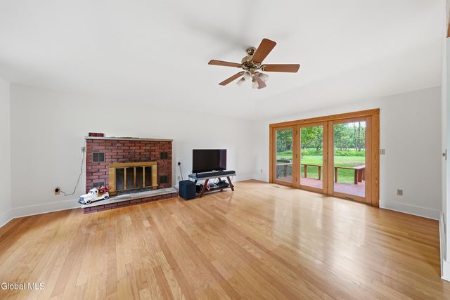 166 E Schaghticoke Road, Schaghticoke, NY 12154