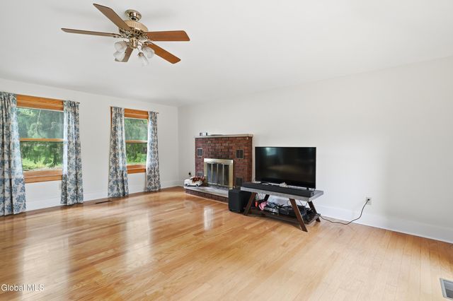 166 E Schaghticoke Road, Schaghticoke, NY 12154