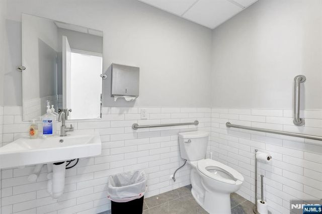 466 Old Hook 11, Emerson, NJ 07630