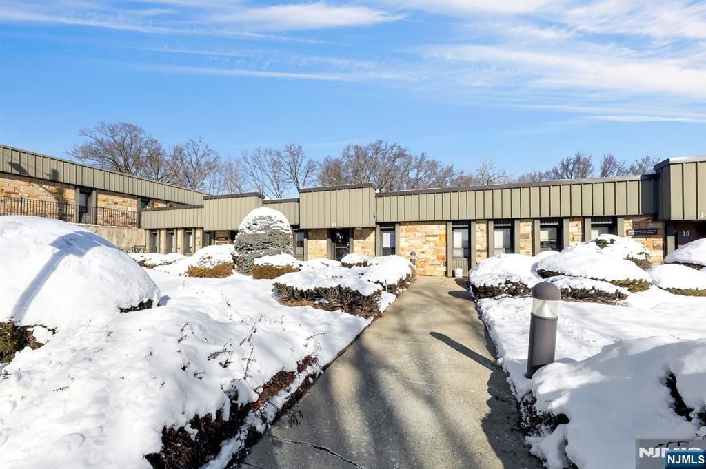 466 Old Hook 11, Emerson, NJ 07630