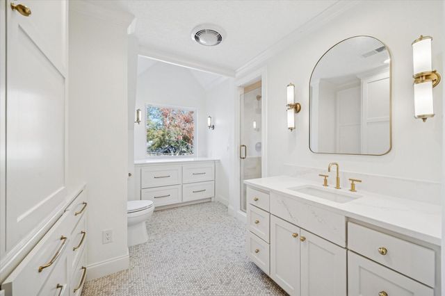 22 New Greens Court, Kingwood, TX 77339