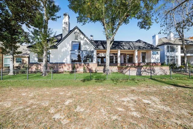 22 New Greens Court, Kingwood, TX 77339