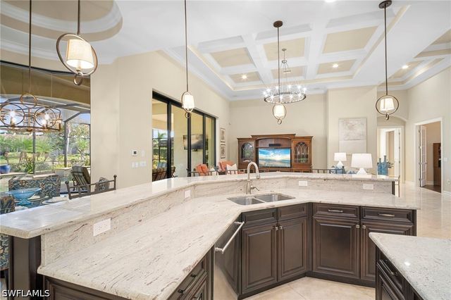 6482 Carema LN, Naples, FL 34113