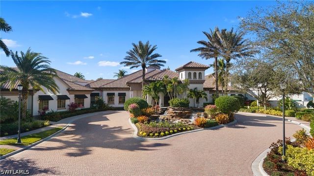 6482 Carema LN, Naples, FL 34113