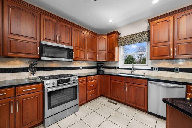 8903 Highland Drive, Rock Island, IL 61201