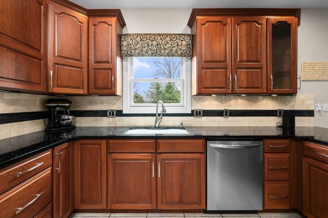 8903 Highland Drive, Rock Island, IL 61201