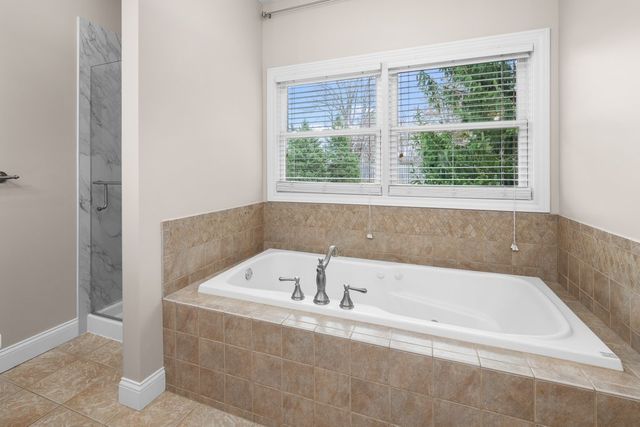 8903 Highland Drive, Rock Island, IL 61201