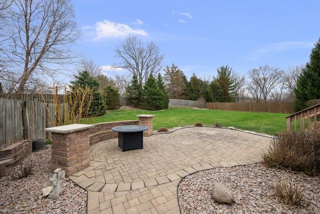 8903 Highland Drive, Rock Island, IL 61201
