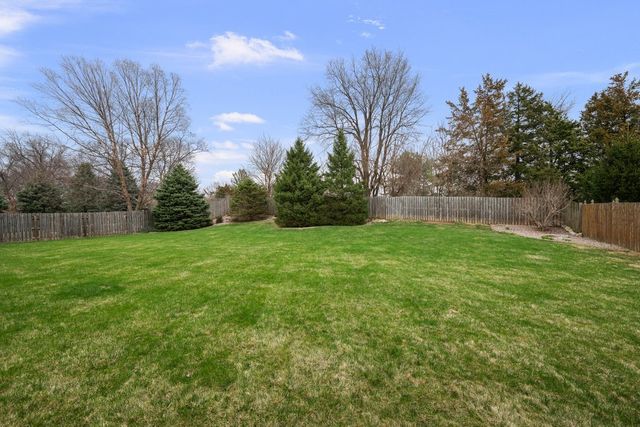 8903 Highland Drive, Rock Island, IL 61201