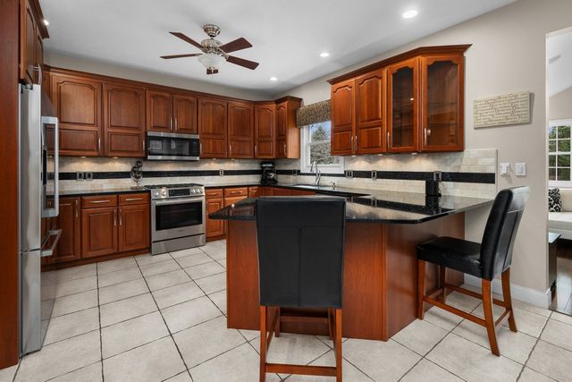 8903 Highland Drive, Rock Island, IL 61201