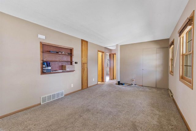 1406 MacArthur Drive, Janesville, WI 53548