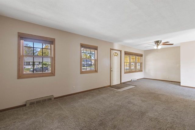 1406 MacArthur Drive, Janesville, WI 53548