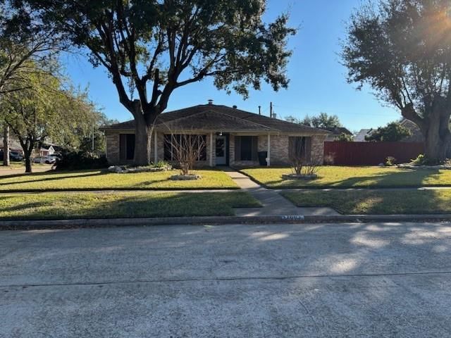 7003 Pyron Way, Houston, TX 77036