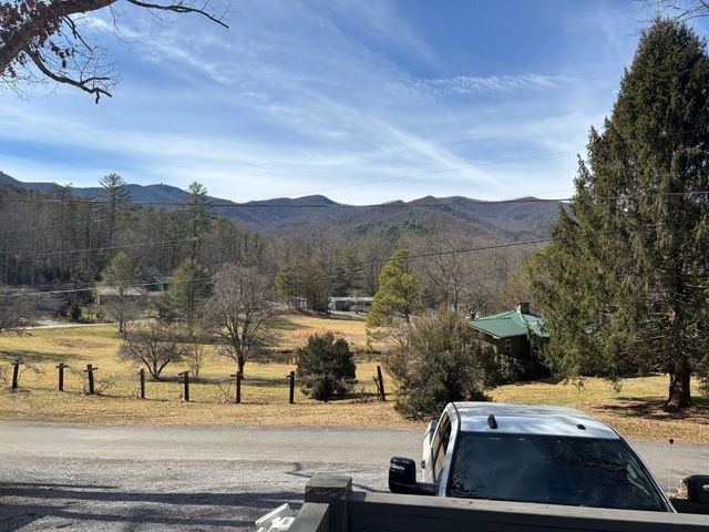 638 Ruby Lake Drive, Hiawassee, GA 30546