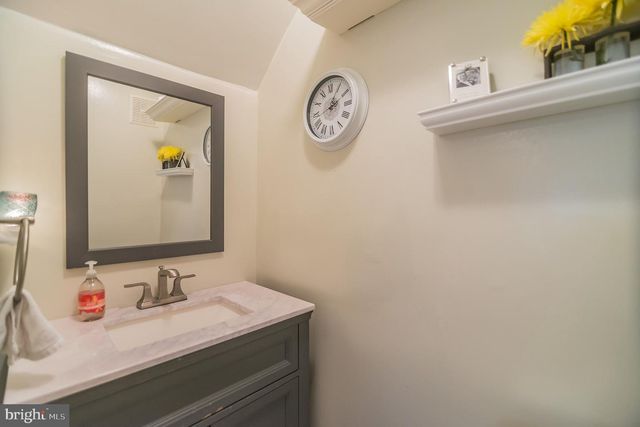 415 W BROAD ST, Falls Church, VA 22046