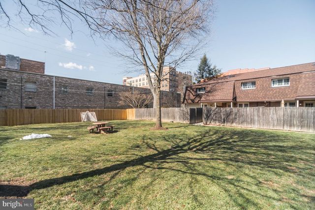 415 W BROAD ST, Falls Church, VA 22046
