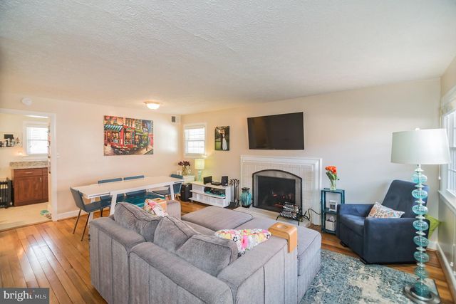 415 W BROAD ST, Falls Church, VA 22046