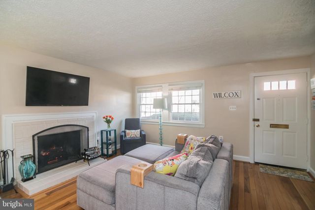 415 W BROAD ST, Falls Church, VA 22046