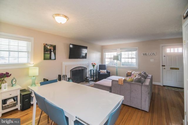 415 W BROAD ST, Falls Church, VA 22046