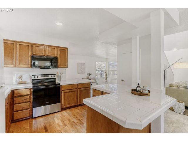 132 KINGSGATE Rd, Lake Oswego, OR 97035