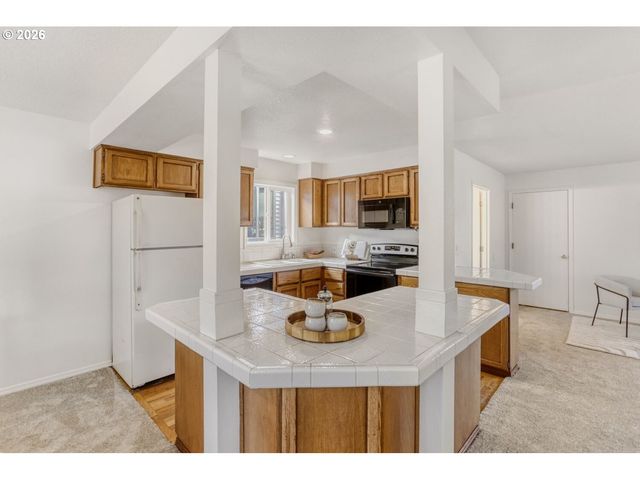 132 KINGSGATE Rd, Lake Oswego, OR 97035