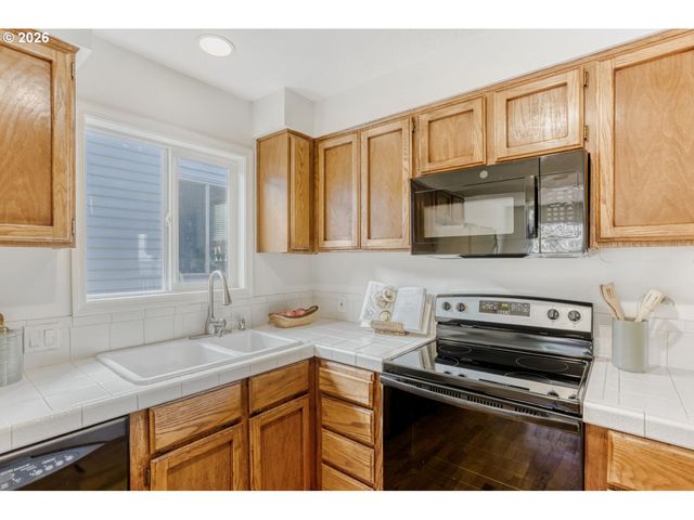 132 KINGSGATE Rd, Lake Oswego, OR 97035