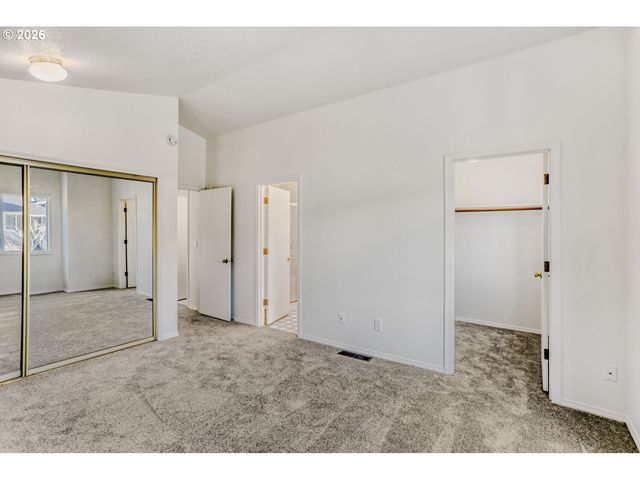 132 KINGSGATE Rd, Lake Oswego, OR 97035