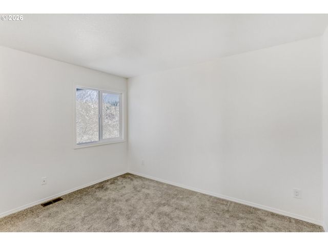 132 KINGSGATE Rd, Lake Oswego, OR 97035