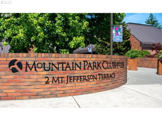 132 KINGSGATE Rd, Lake Oswego, OR 97035