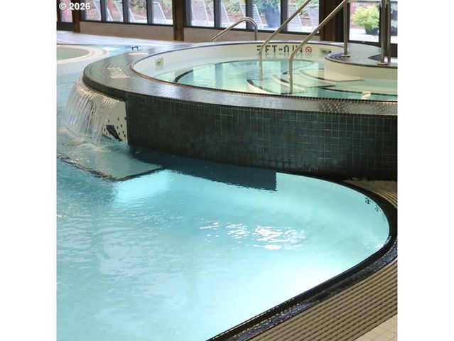 132 KINGSGATE Rd, Lake Oswego, OR 97035