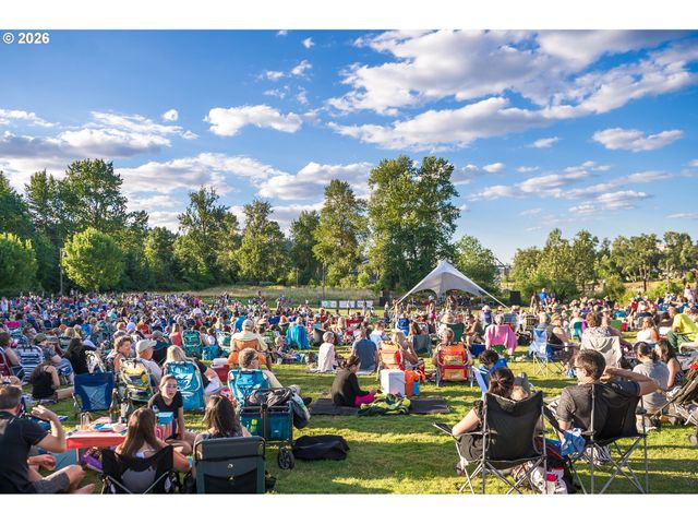 132 KINGSGATE Rd, Lake Oswego, OR 97035