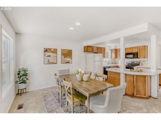 132 KINGSGATE Rd, Lake Oswego, OR 97035