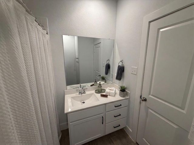 439 S Amherst Drive, West Columbia, TX 77486