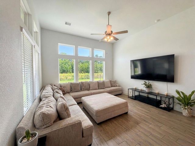 439 S Amherst Drive, West Columbia, TX 77486