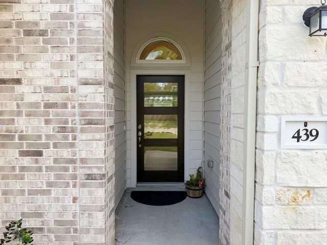 439 S Amherst Drive, West Columbia, TX 77486