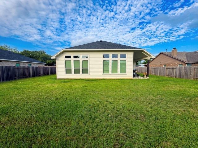 439 S Amherst Drive, West Columbia, TX 77486