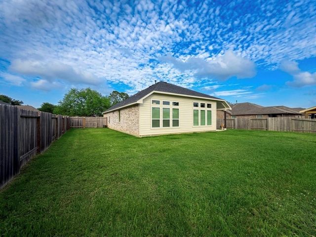 439 S Amherst Drive, West Columbia, TX 77486