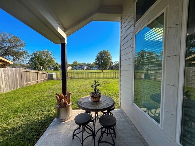 439 S Amherst Drive, West Columbia, TX 77486