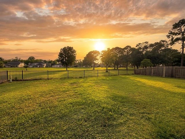 439 S Amherst Drive, West Columbia, TX 77486