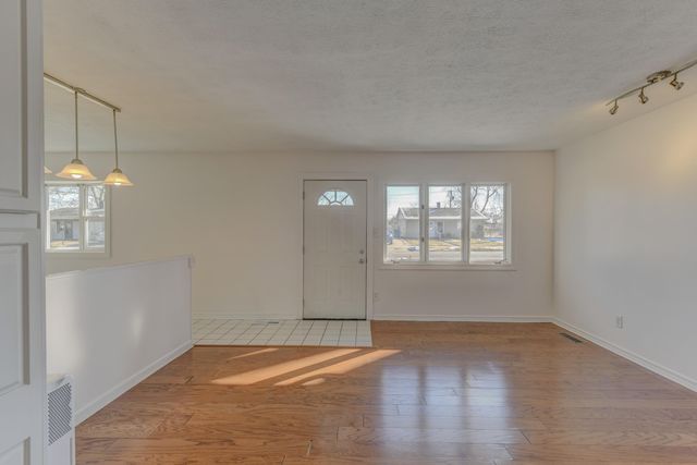 8022 Sycamore Avenue, Highland, IN 46322