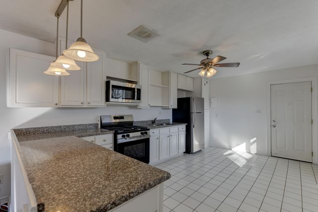 8022 Sycamore Avenue, Highland, IN 46322