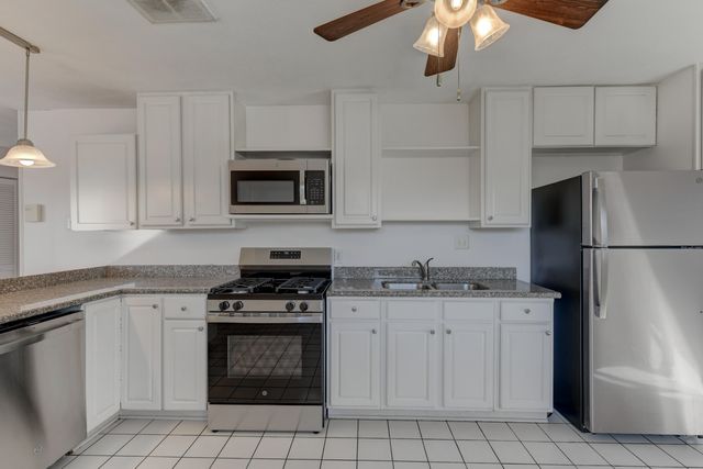 8022 Sycamore Avenue, Highland, IN 46322