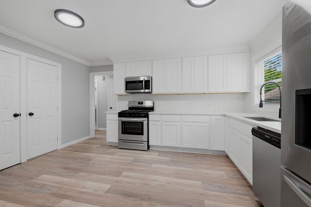 204 N Holly Avenue, Sherman, TX 75092