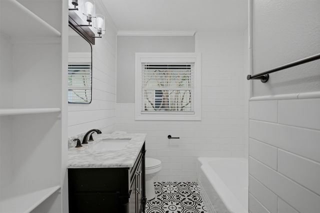 204 N Holly Avenue, Sherman, TX 75092