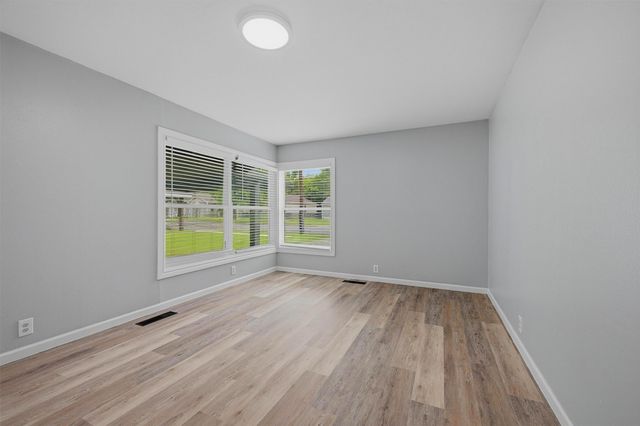 204 N Holly Avenue, Sherman, TX 75092