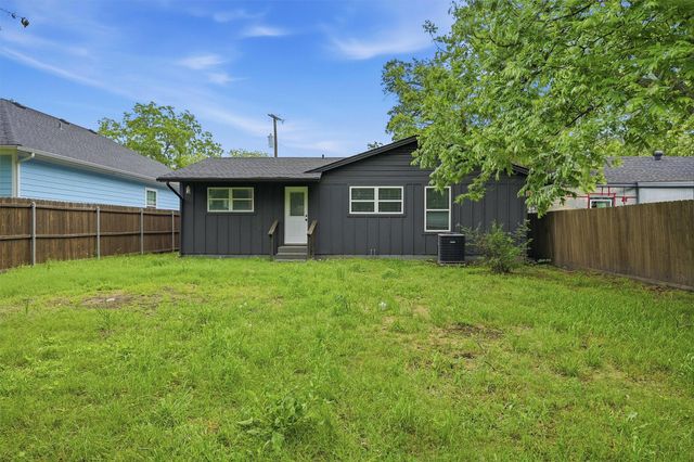 204 N Holly Avenue, Sherman, TX 75092