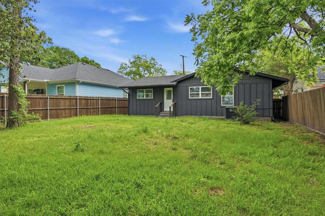 204 N Holly Avenue, Sherman, TX 75092